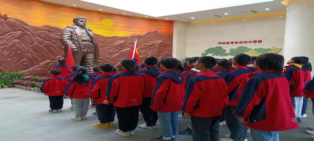 平昌县星光实验学校开展清明祭英烈系列活动