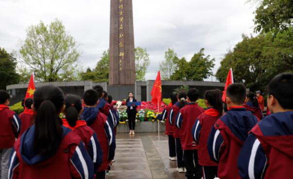 巴州区教师进修校附属小学开展清明祭英烈主题教育活动