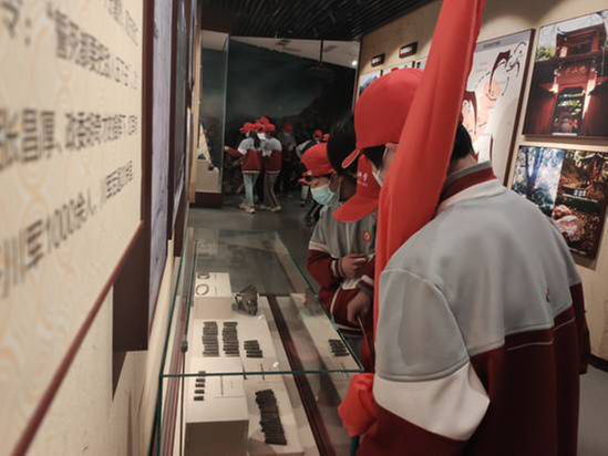 平昌县驷马中学厚植爱国主义情怀