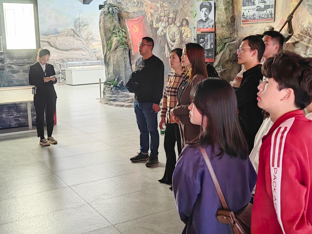 广安职业技术学院艺术学院党总支开展清明祭英烈主题党日活动