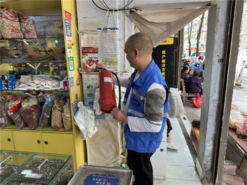 成都东部新区石板凳街道虎山社区：聚齐网格力量 助力消防安全