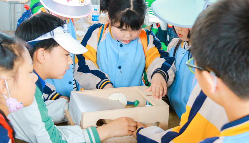 阅中医药文化 览石斛风貌 创研学新风