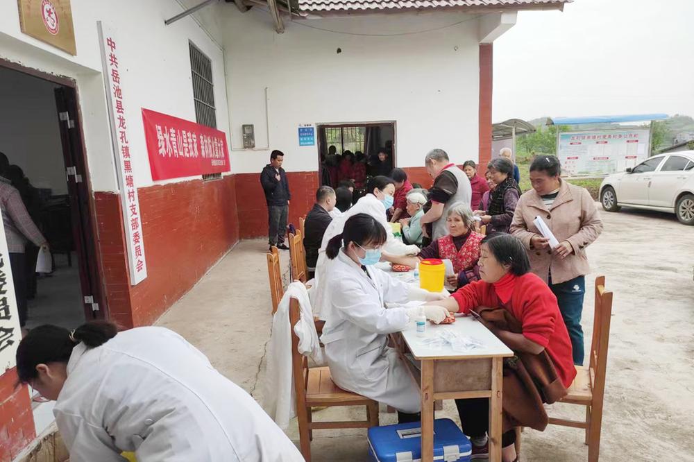龙孔镇开展全民免费体检活动