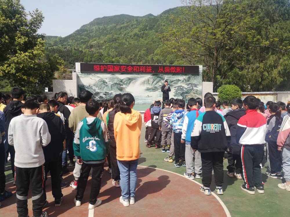 南江县凉水小学开展全民国家安全教育宣传活动