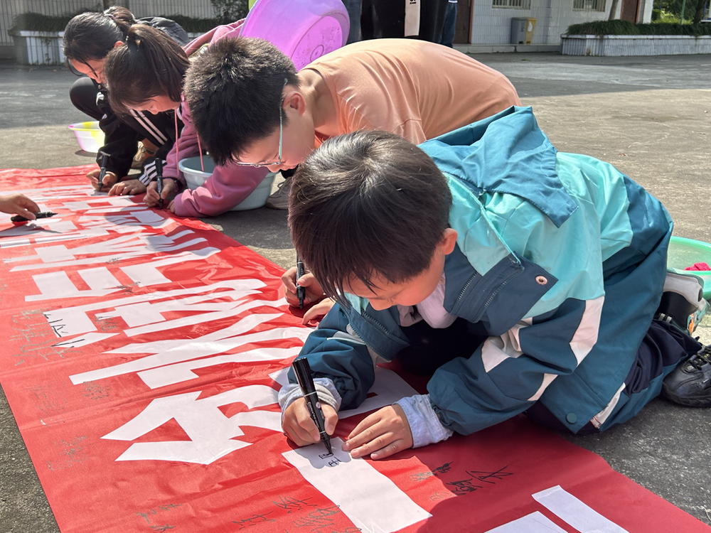 巴州区甘泉小学开展防溺水暨一盆水闭气演练活动