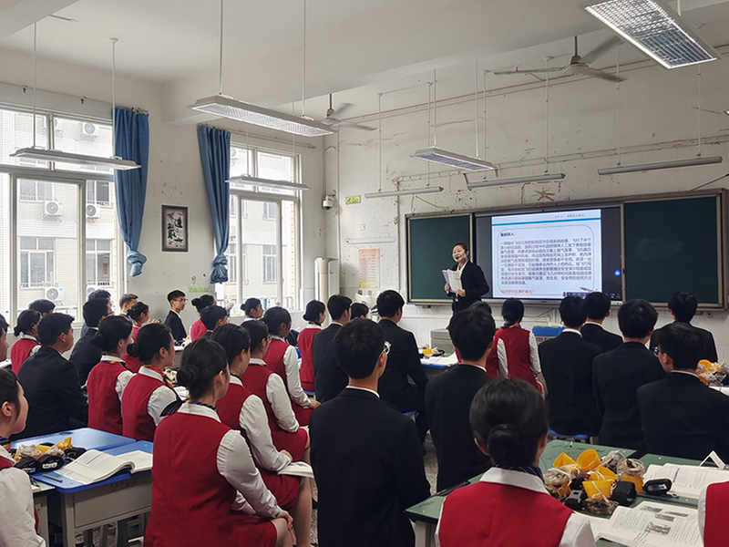 璞玉初琢展风采 乘风破浪向未来！简阳职高开展青年教师汇报课活动