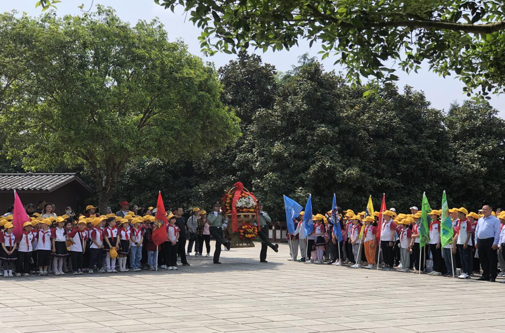 南江县大河镇小学走进朱德故里开展红色研学旅行