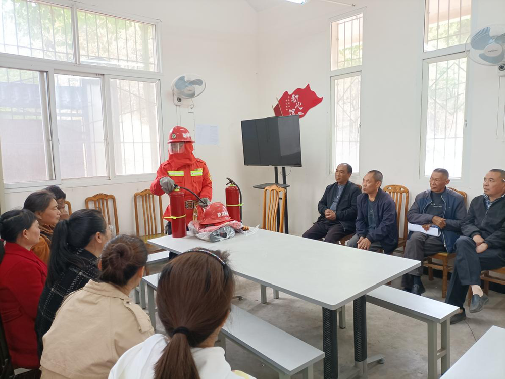 成都东部新区长堰村开展森林防灭火知识培训