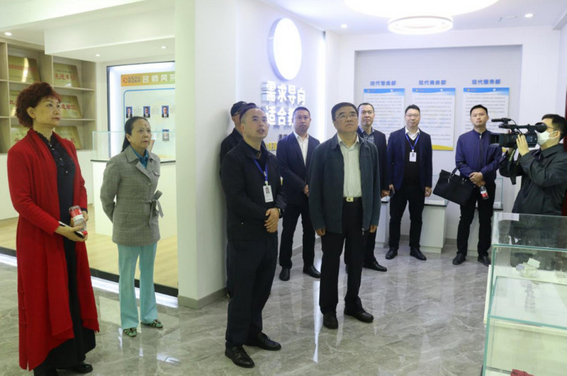 成都市关工委到简阳职高调研