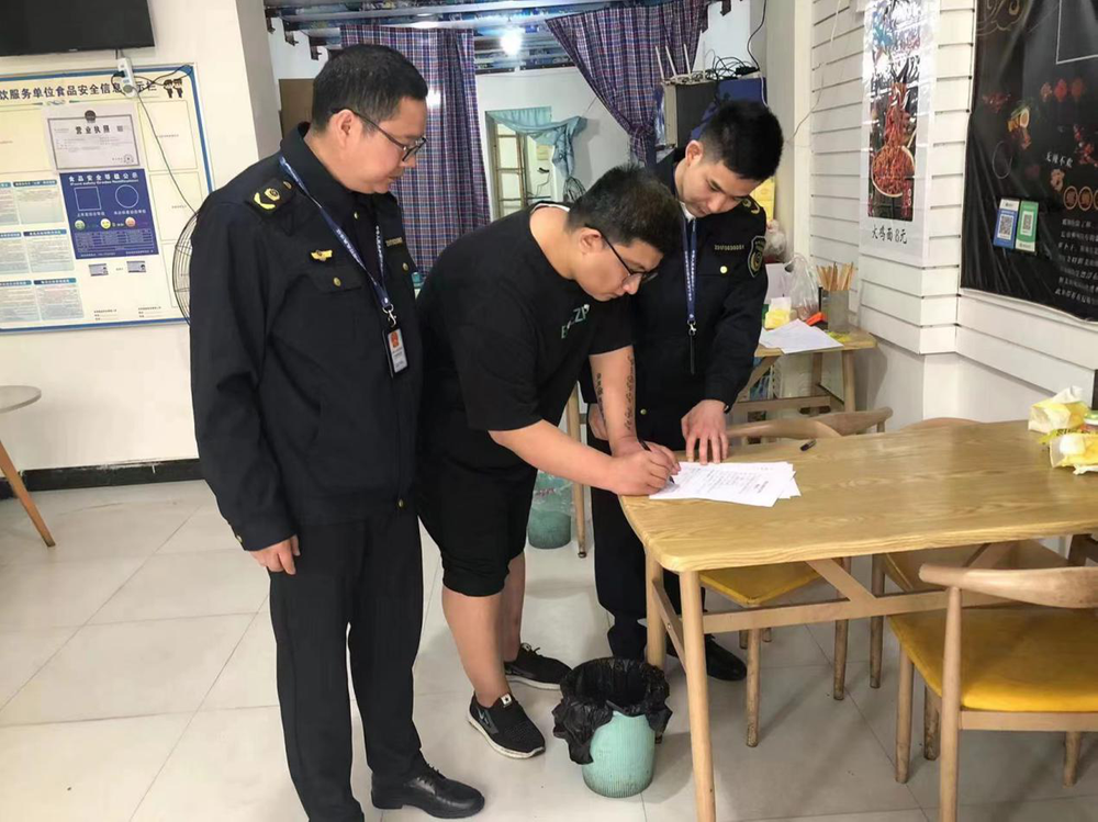 丹棱县市场监督管理局开展“五一”节前餐饮服务环节食品安全检查