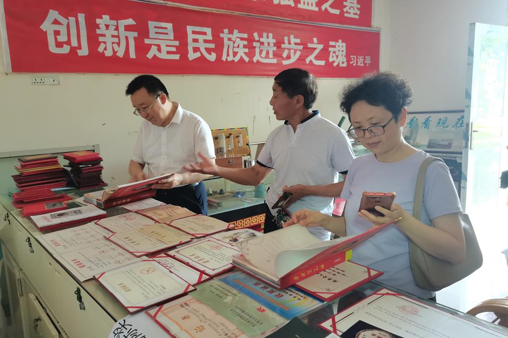 广安市科协赴武胜县开展“全国科技工作者日”走访慰问活动