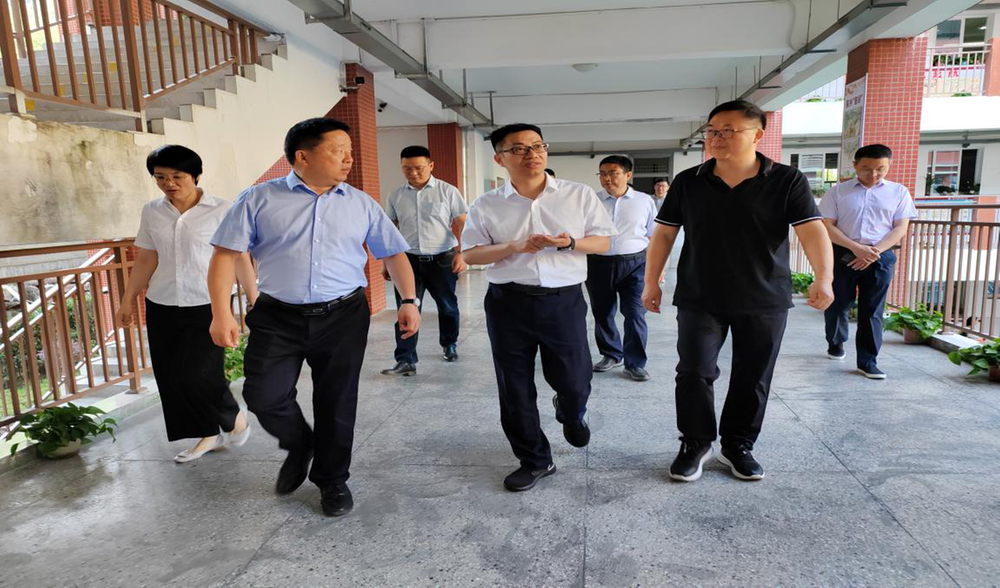 东阳市委组织部领导看望慰问东阳支教老师