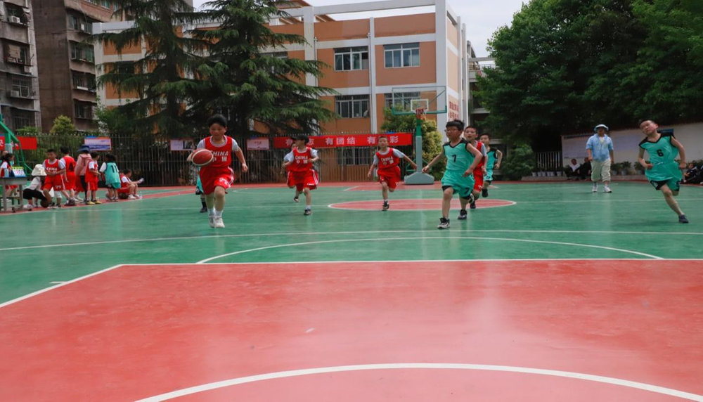 巴州区第九小学举办“奔向未来”春季校园运动会
