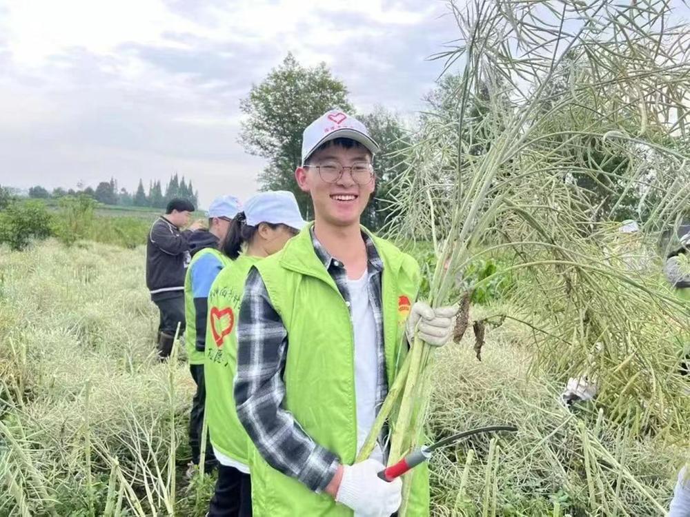 青神县：志愿我先行 劳动最光荣