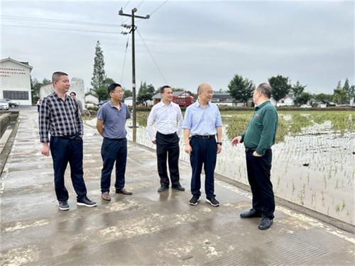 眉山市科协党组书记黄锦鸿一行赴东坡区调研指导科技小院工作