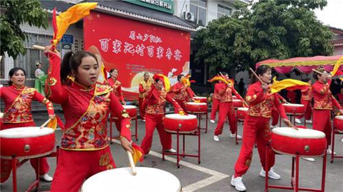 青神：暖！200多位老人集体过生日