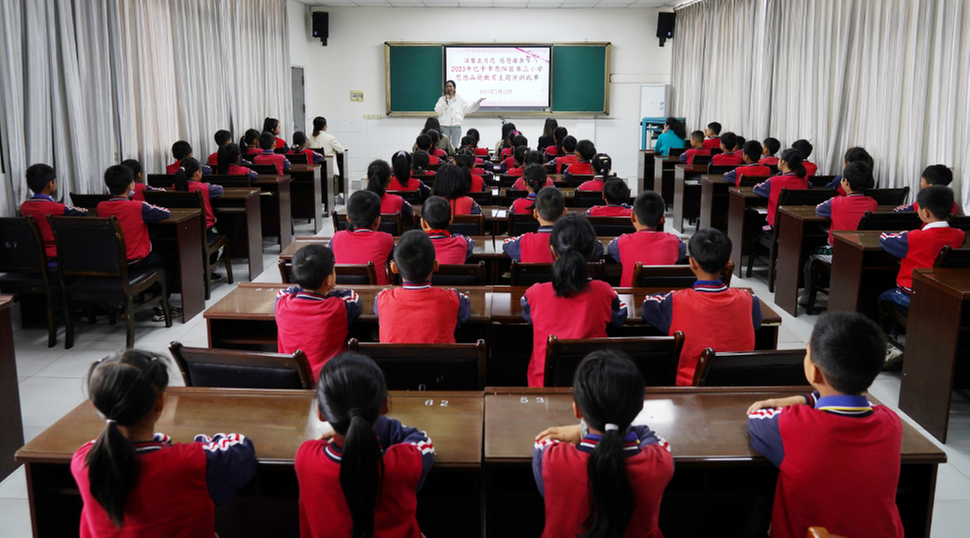 恩阳区第三小学举行感恩教育演讲比赛