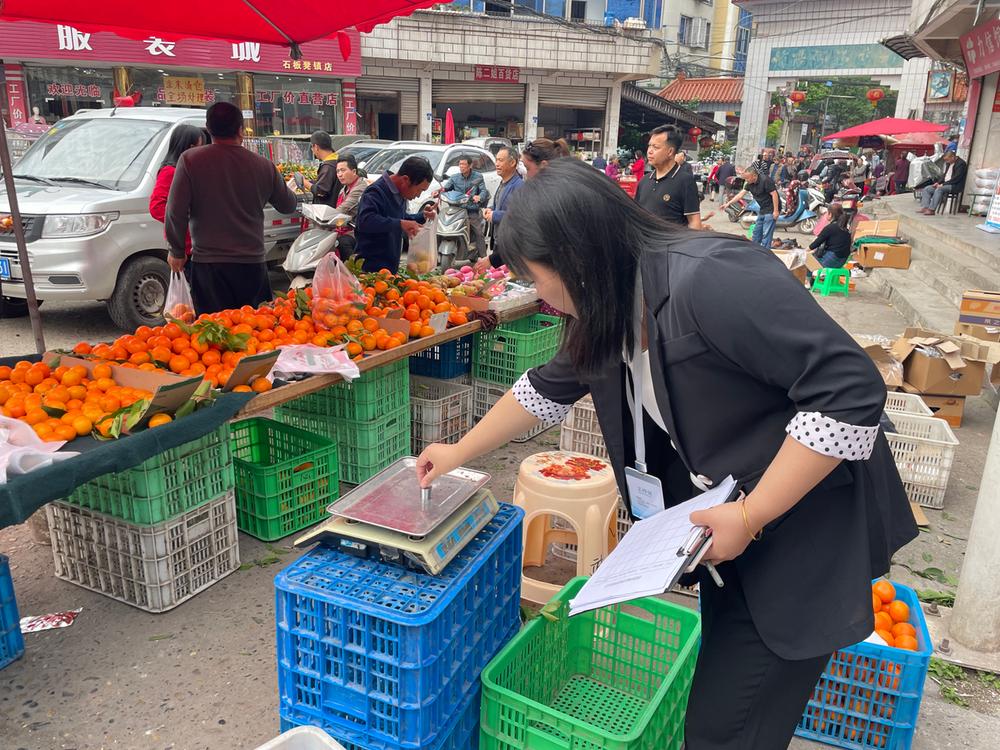 成都东部新区石板凳街道开展计量宣传服务活动