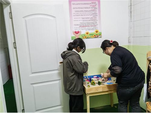 南江县公山镇小学心理康复室建成