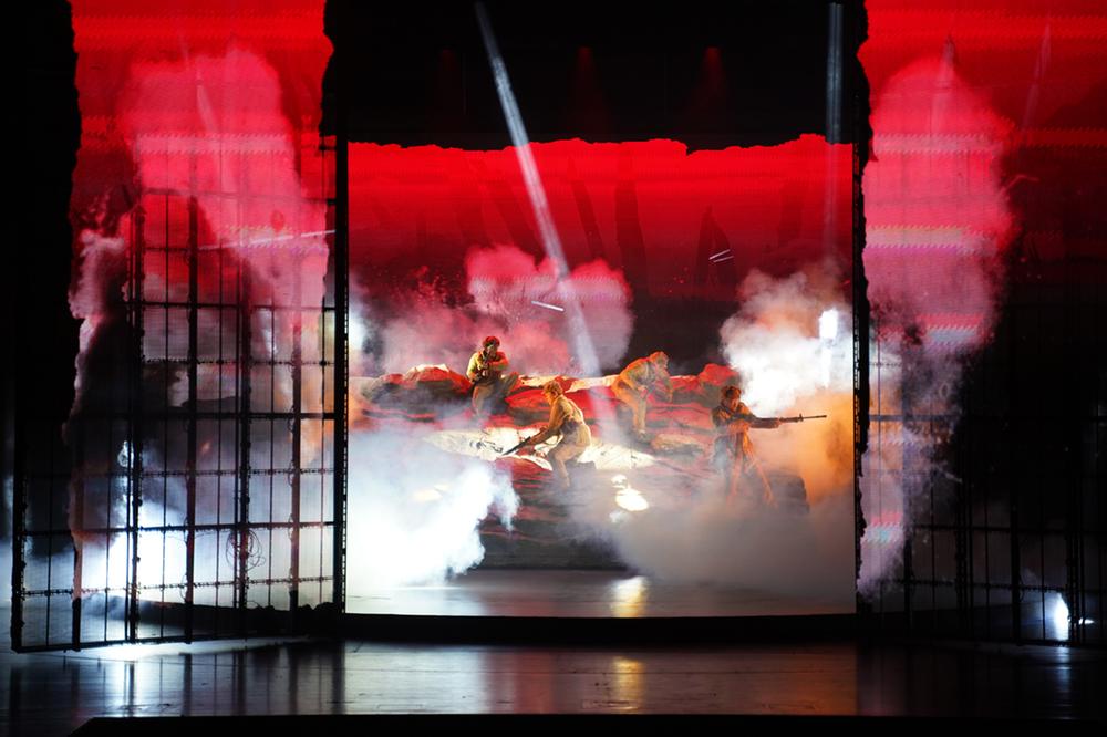 话剧《平凡英雄》在国家话剧院上演