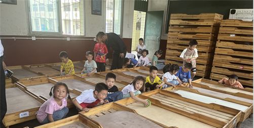 南江县沙河镇乐坝小学：捐赠午睡床·真情暖童心
