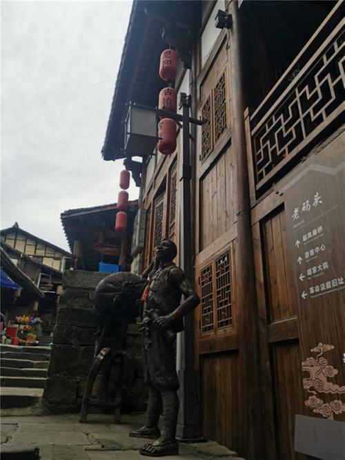 多家媒体一同走进恩阳古镇开展采风活动