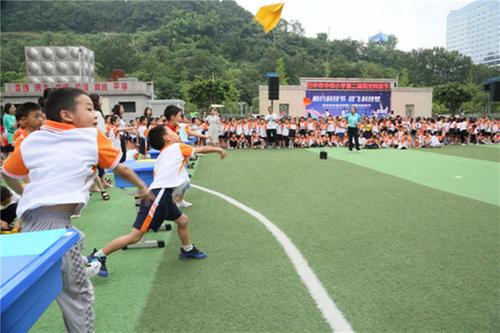 巴中市中坝小学举行第二届阳光科技节