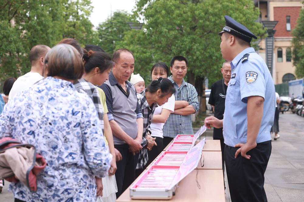 邻水县开展 “6·1”《禁毒法》颁布实施纪念日宣传活动