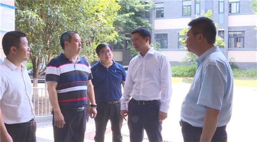 内江市市中区领导督导食品安全“两个责任”工作