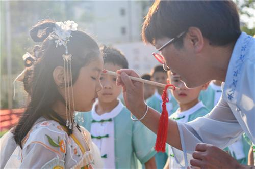 蓬安县城西幼儿园举行“感恩·成长礼”主题毕业班成长仪式