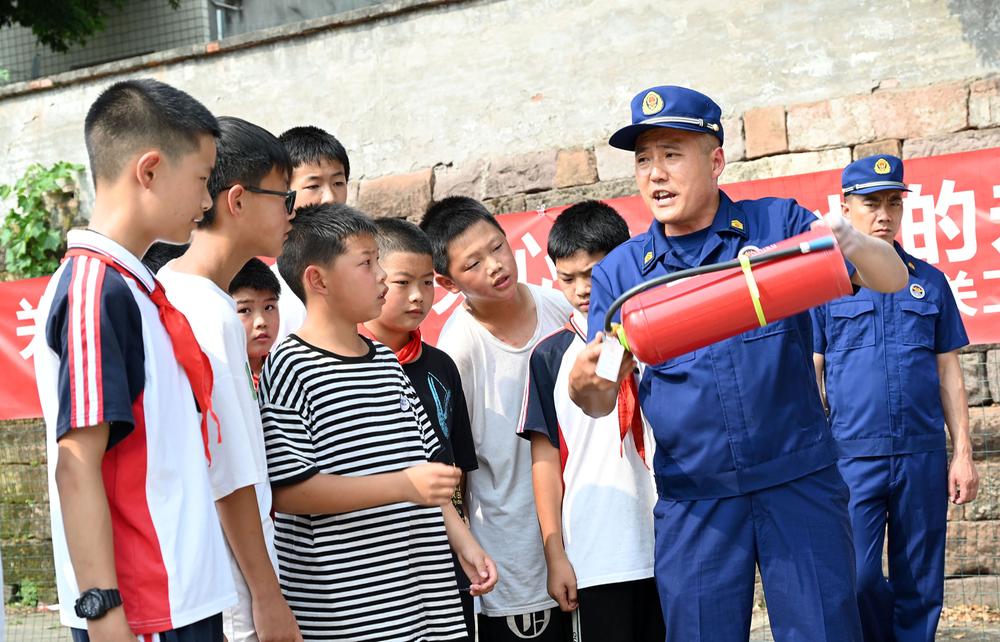 东兴区：临“震”不乱 安全“童”行