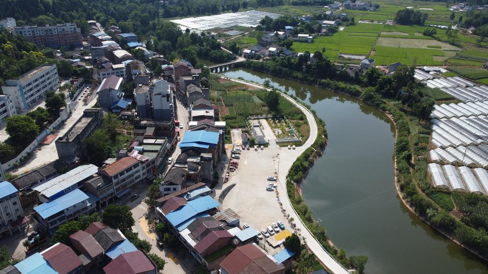 东兴区：产村共融展新颜