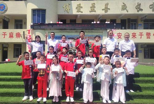 南江县乐坝小学花样活动庆“六一”