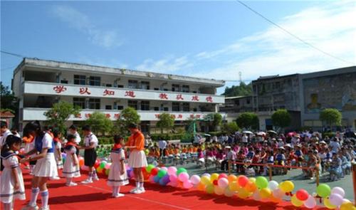 南江县团结乡小学举行“六一”儿童节庆祝活动