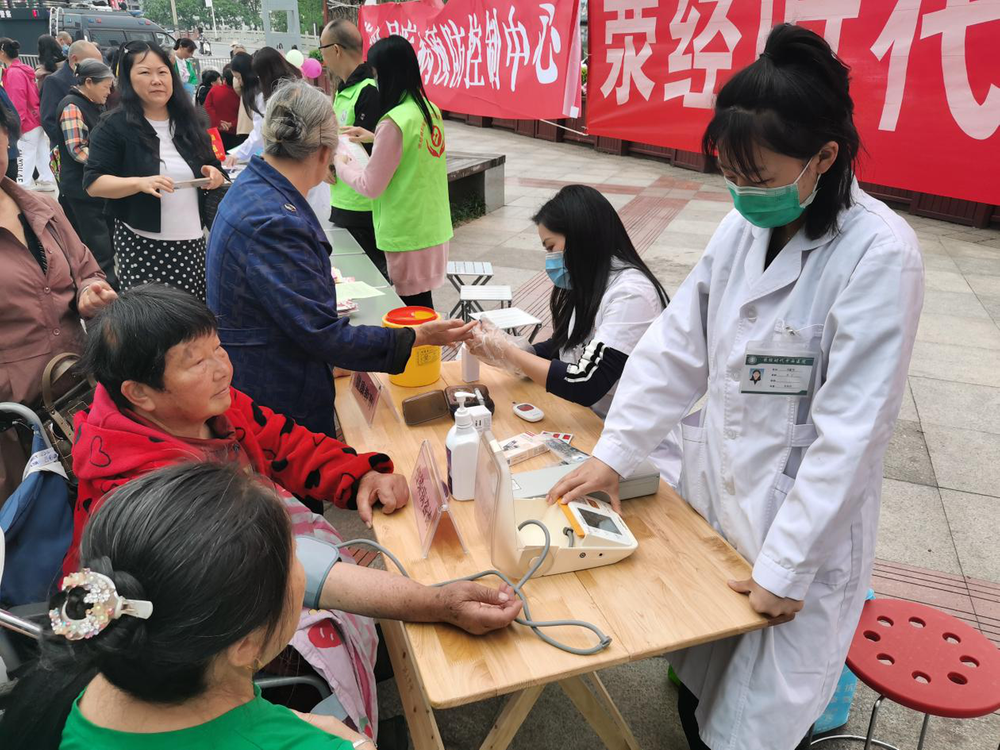 荥经县科协开展“科技活动周”系列活动