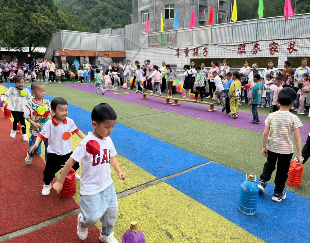   庆“六一”，关路镇九义校主题活动陪你过节