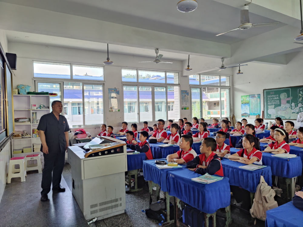 南江县人民法院普法进校园