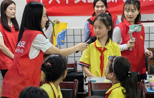 东兴区开展助学支教志愿服务活动