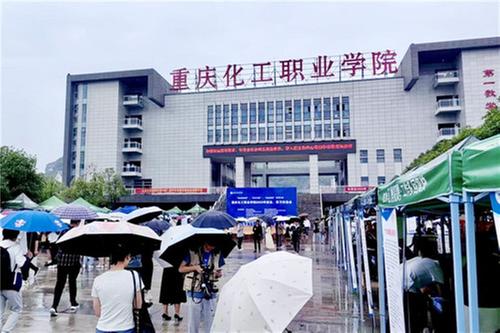 武胜县人社局积极组织县内优质企业与毕业生“双向奔赴”