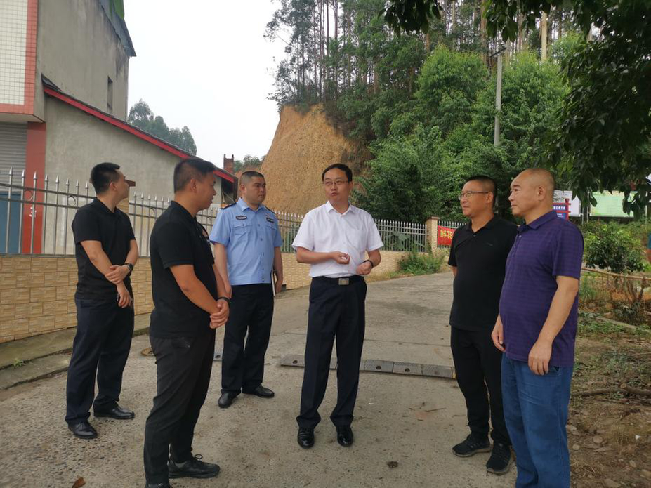 市级副林长李东武赴东坡区开展巡林工作