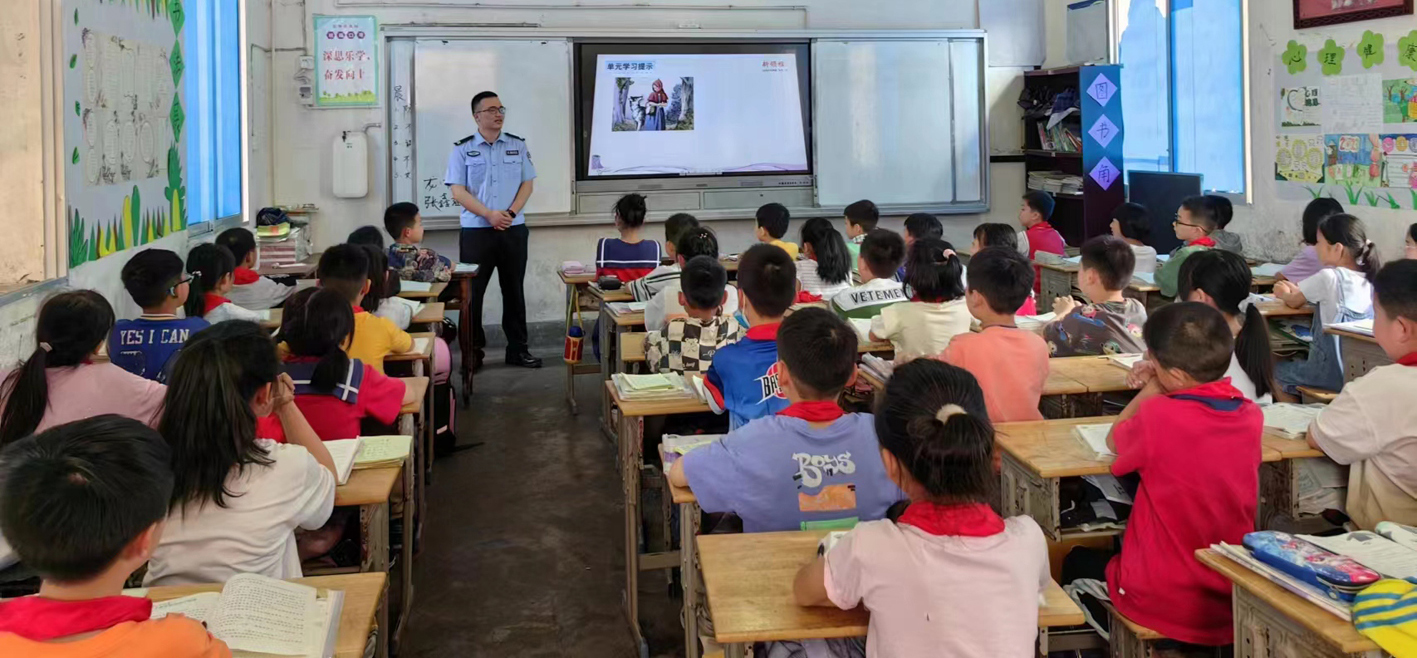 岳池公安法治班主任“‘未’你而来”