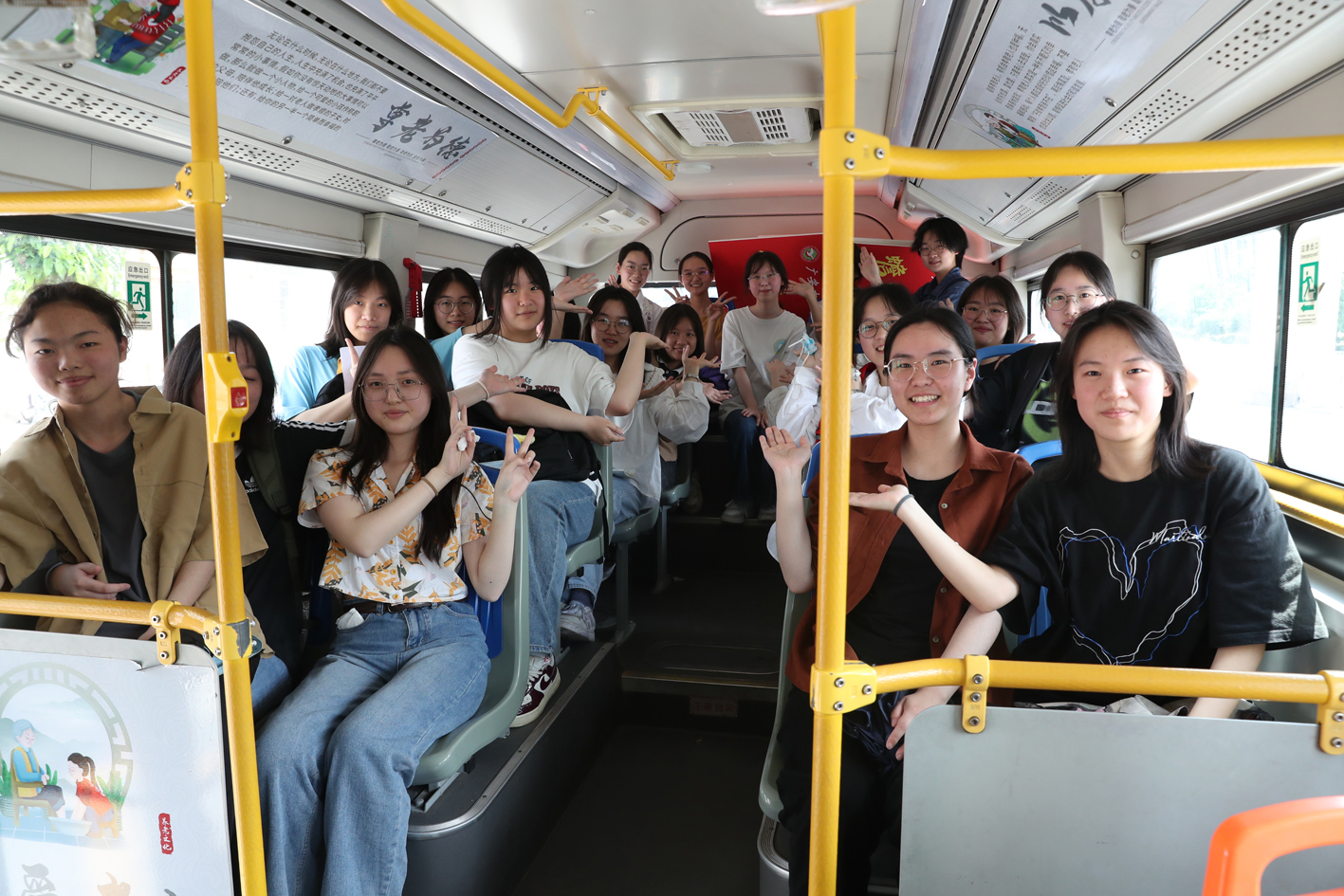 广安：60辆公交车爱心送考