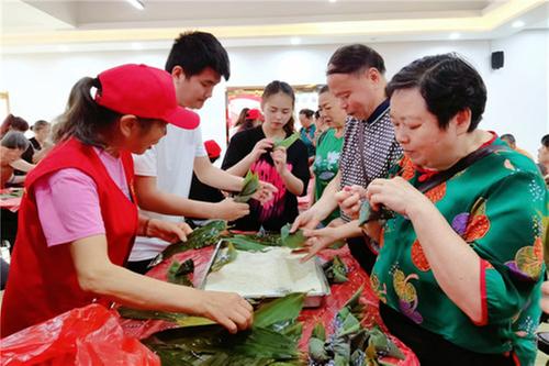 岳池县九龙街道开展“粽叶飘香迎端午，幸福和谐邻里节”端午节活动