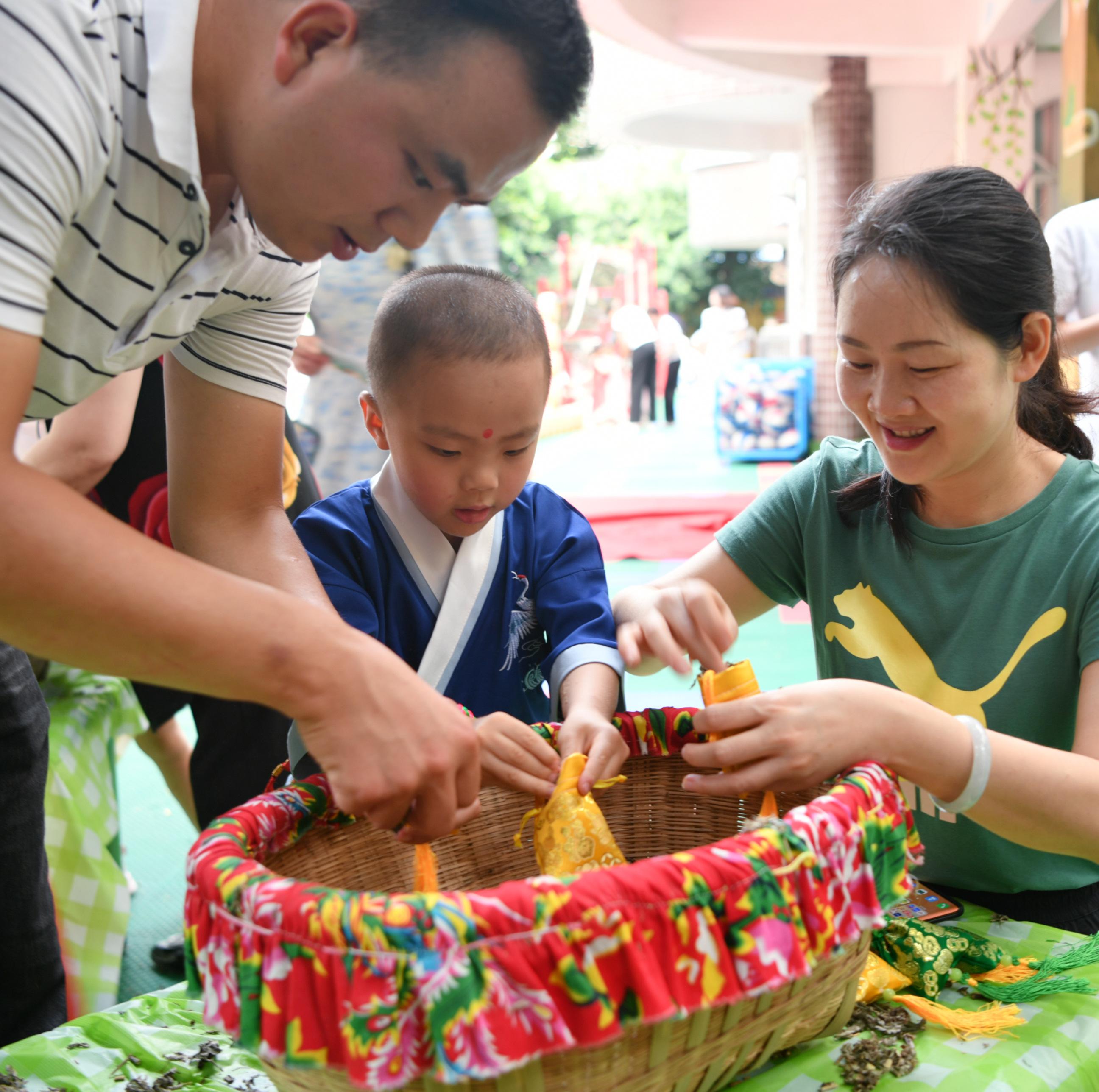 蓬安县：多彩活动迎端午