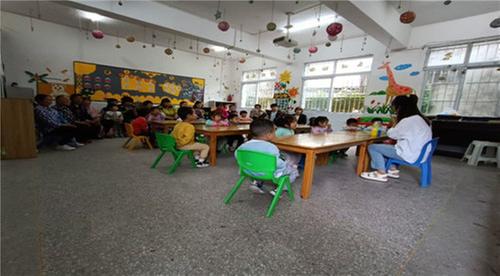 南江县高桥镇九义校附属幼儿园开展“半日相约，共见成长”家长开放日活动