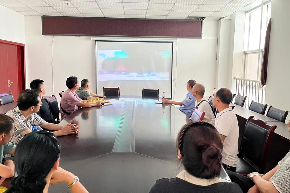 邻水县：交警到客货运输企业开展警示教育