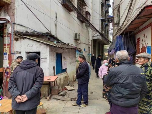 成都东部新区石板凳街道：一条老旧巷道成名“六尺巷” 