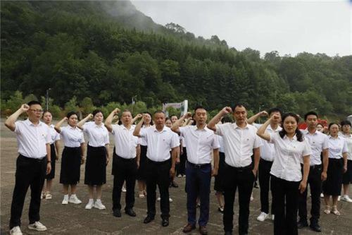 巴州区第九小学开展“忆初心 强党性”庆七一主题党日活动