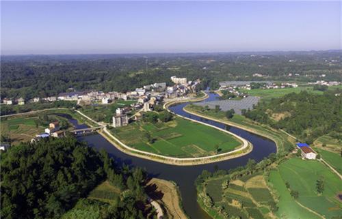 东兴区：乡村美景如画