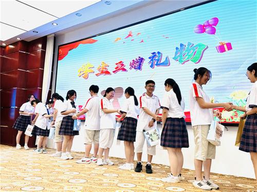 义乌市绣湖中学赴巴州六中开展结对联谊活动